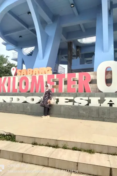 Pelanggan menggunakan layanan rental mobil Avanza di Medan