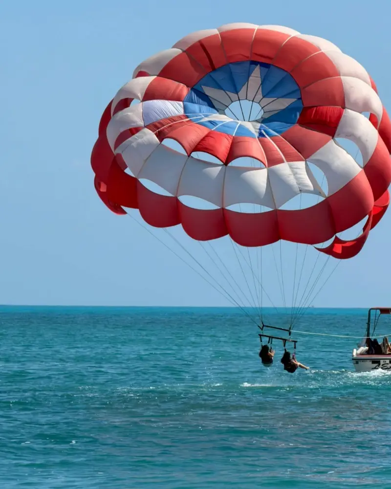 Parasailing danau toba