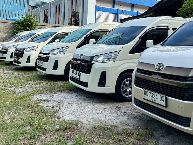 Rental hiace premio luxury medan cocok untuk perjalanan bisnis, wisata dan rombongan